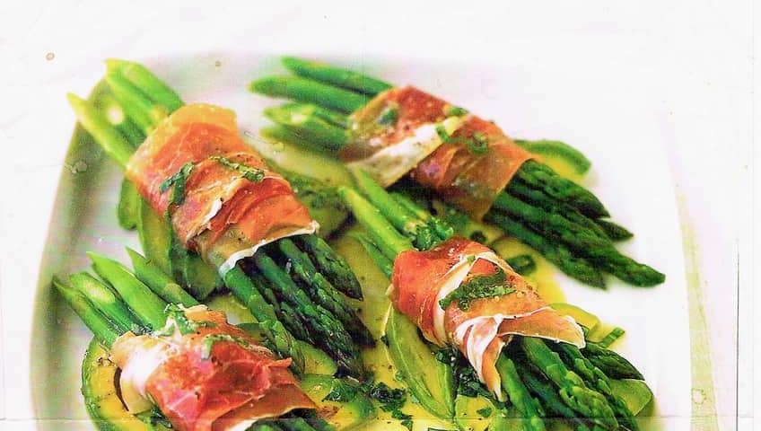 Fresh asparagus with Parma ham
